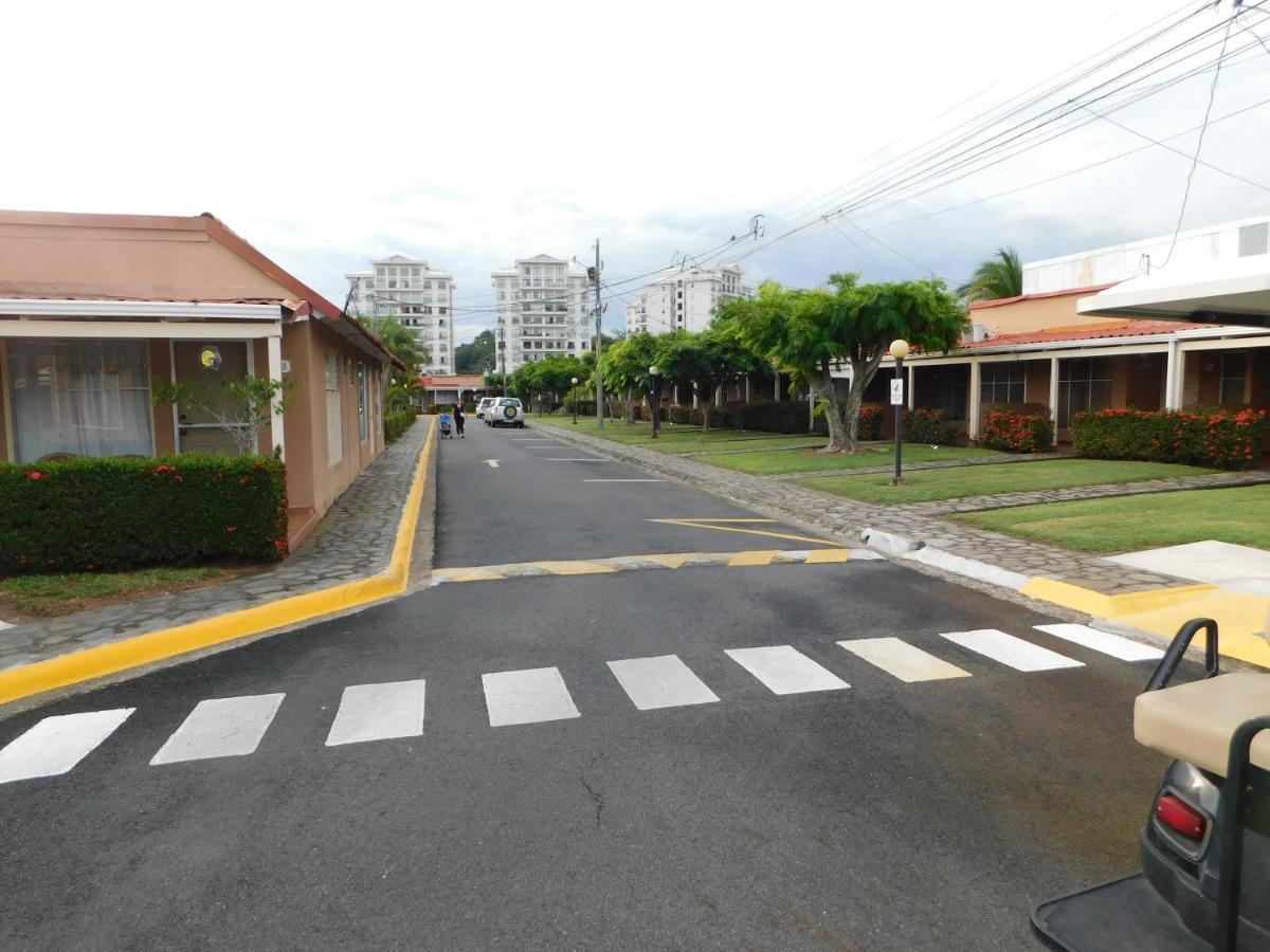 Condo Villa B27 Sleeps Five People - B28 Sleeps Six People - Price Includes Housekeeping Fees Not Taxes - Very Close To The Pool And Beach! Jacó Esterno foto
