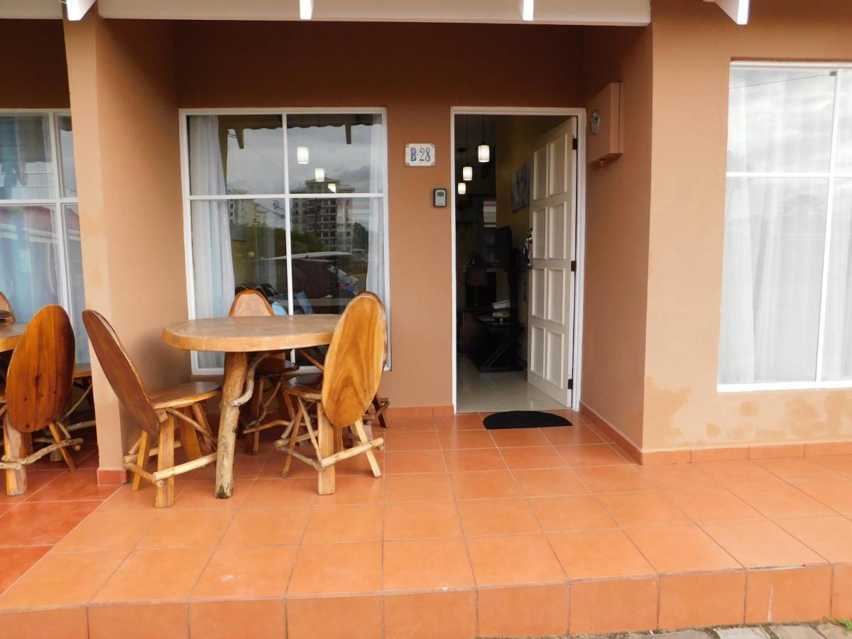 Condo Villa B27 Sleeps Five People - B28 Sleeps Six People - Price Includes Housekeeping Fees Not Taxes - Very Close To The Pool And Beach! Jacó Esterno foto