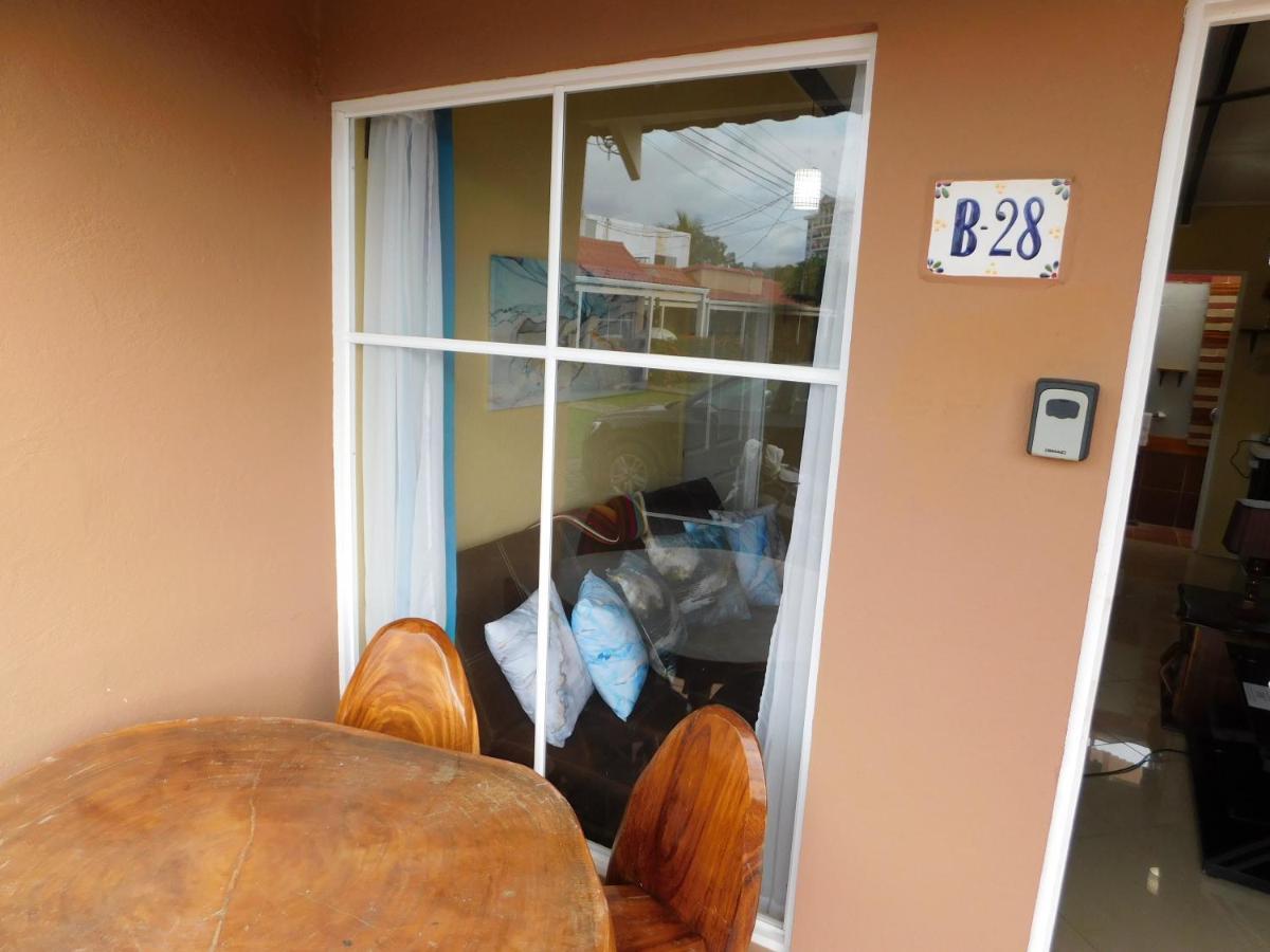 Condo Villa B27 Sleeps Five People - B28 Sleeps Six People - Price Includes Housekeeping Fees Not Taxes - Very Close To The Pool And Beach! Jacó Esterno foto