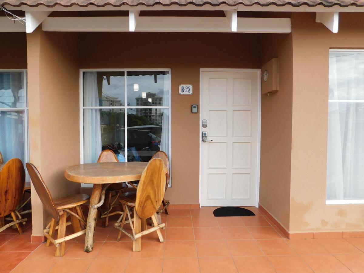 Condo Villa B27 Sleeps Five People - B28 Sleeps Six People - Price Includes Housekeeping Fees Not Taxes - Very Close To The Pool And Beach! Jacó Esterno foto
