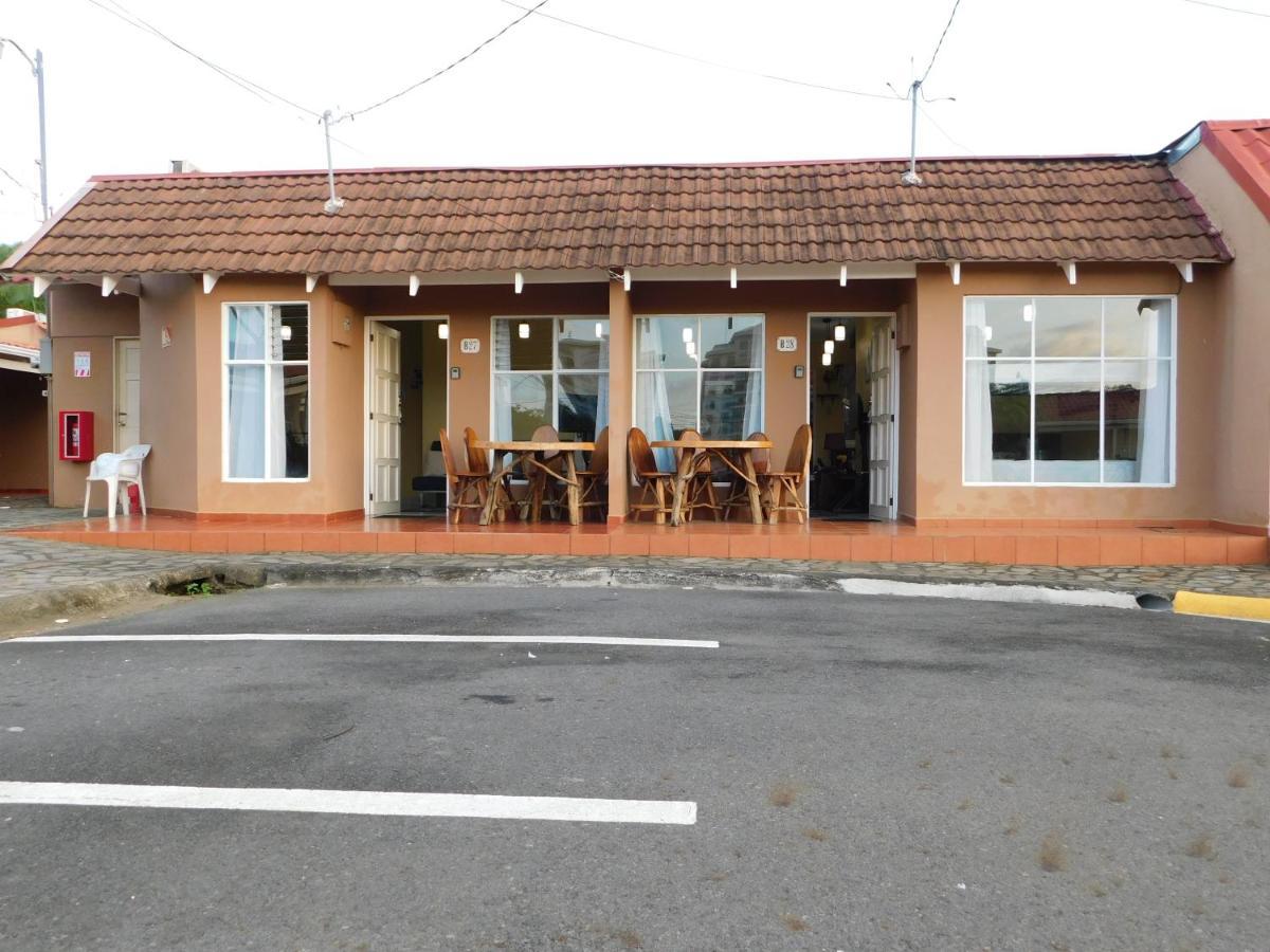 Condo Villa B27 Sleeps Five People - B28 Sleeps Six People - Price Includes Housekeeping Fees Not Taxes - Very Close To The Pool And Beach! Jacó Esterno foto